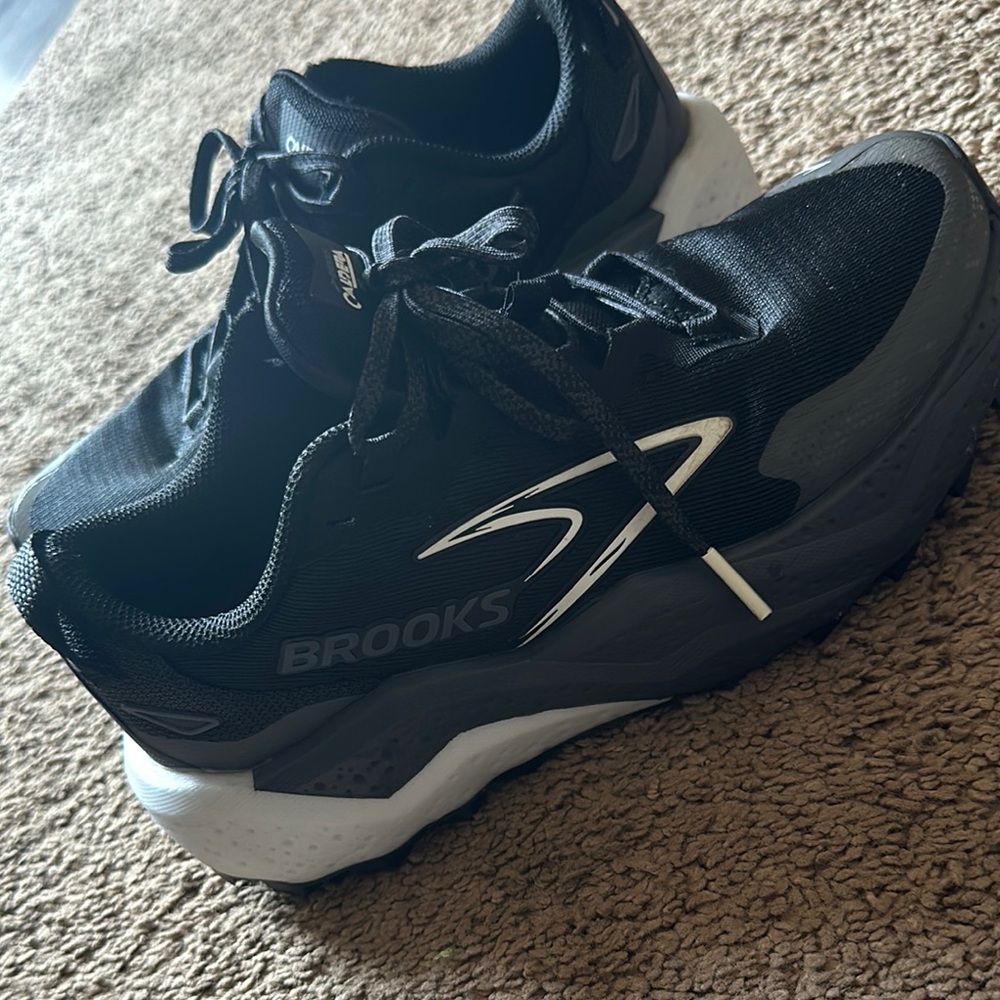 BROOKS trail shoes